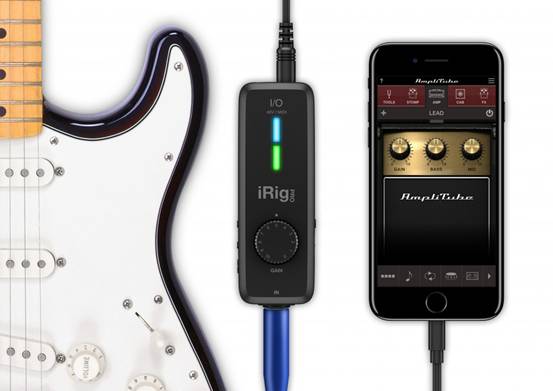 Leo:Users:Leo:Documents:IK:产品图片:官网图片:iRig Pro I/O:ikc-L-14_iRig_PRO_IO_iph7plus_guitar.jpg