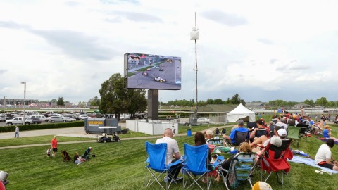 新安装的松下LED视频板提升Indy大赛车迷体验（照片：美国商业资讯） 