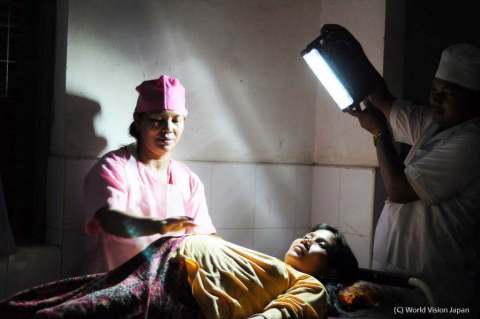 Maternal Checkups at Night (C)World Vision Japan (Photo: Business Wire)