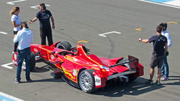 作为中国赛车队的粘合剂独家供应商，汉高将在2014年9月举办的Formula E电动方程式锦标赛北京电动车大奖赛(ePrix)上提供技术支持