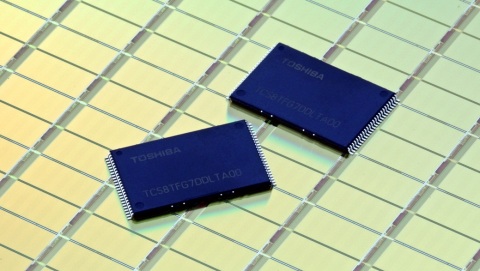 全球首批15奈米NAND快閃記憶體（照片：美國商業資訊） 
