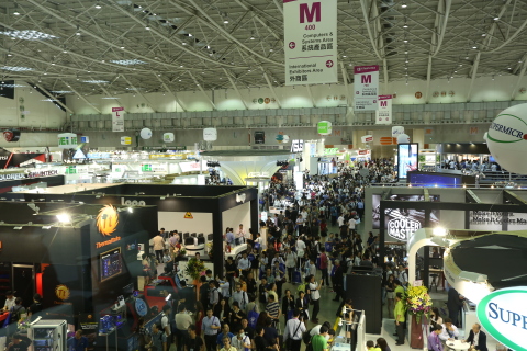 2015年台北国际电脑展南港展览馆鸟瞰拥挤人潮 