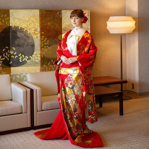 住店客人可以体验通常仅向举办日本传统婚礼的新娘提供的正宗日本婚礼和服 (照片来源：美国商业资讯）