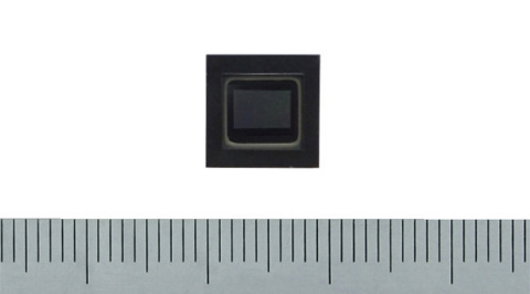 東芝：業界首款200萬畫素CMOS影像感測器——CSA02M00PB，其支援LED閃爍抑制（照片：美國商業資訊） 