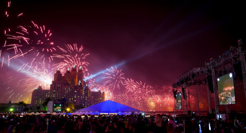 Guests at the New Years Eve Gala dinner at Atlantis The Palm were treated to spectacular record breaking fireworks (Photo: Business Wire)
