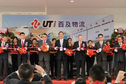 Ribbon-cutting at UTi Worldwide Taiwan Logistics Center. Left to right: Mr. Vince Lin, Vice President of DuPont Taiwan; Mr. Chong Hwang, Supply Chain Director of RT Mart; Mr. Jess Goldberg, UTi Regional Director, Contract Logistics - North Asia; Mr. Eric Chu, Mayor of New Taipei City Government; Mr. Brian Dangerfield, President - UTi Asia Pacific; Mr. Huey-Ching Yen, Chief of New Taipei City Government Economic Development Department; Mr. Robert Lin, Managing Director - UTi Logistics Taiwan (Photo: Business Wire)