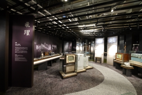 Konosuke Matsushita博物館內部：參觀者可沿著展覽品路徑參觀（照片：美國商業資訊）