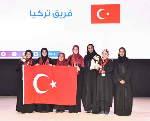 土耳其队；Sheikha Hind bint Hamad Al Thani阁下； Machaille Al-Naimi女士（照片：AETOSWire）