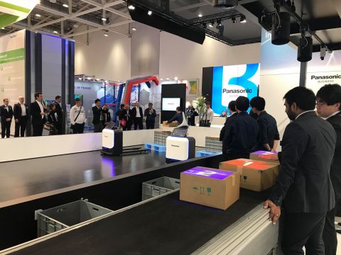 松下在CeMAT 2018上展示的視覺分揀協助系統（照片：美國商業資訊）