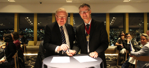 Dr. Michael A. E. Ramsay, Patient Safety Movement Board Member, (left) and ANZCA President, Professor David A. Scott (right), sign ANZCA’s Commitment to Action Letter (Photo: Business Wire)