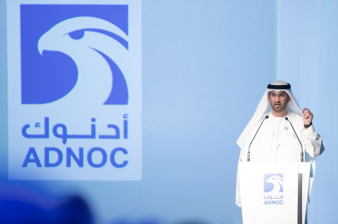 阿联酋国务部长兼ADNOC集团首席执行官Sultan Ahmed Al Jaber博士阁下宣布公司450亿美元的投资计划，将努力成为全球著名下游企业。（照片：AETOSWire）