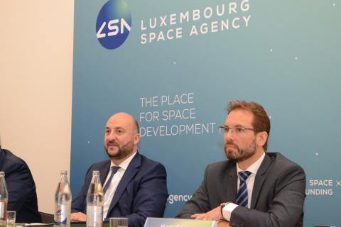 （從左到右）：盧森堡副總理兼經濟部部長Étienne Schneider；盧森堡太空總署署長Marc Serres（照片：美國商業資訊）