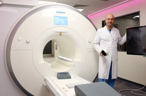 Christopher Piorkowski博士在德勒斯登心臟中心新安裝的iCMR實驗室。（照片：德勒斯登心臟中心） 