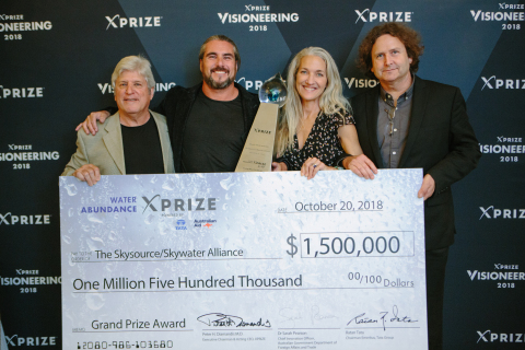 来自加州威尼斯海滩的The Skysource / Skywater Alliance团队赢得丰富水源XPRIZE大奖（照片：美国商业资讯）