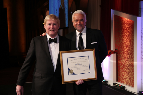 David Hall, Founder and CEO of Velodyne Lidar, and John O’Hurley, host of IPO Education Foundation’s 2018 Inventor of the Year Awards. (Photo: Business Wire)