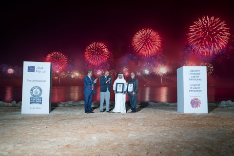 2019哈伊马角跨年夜烟花秀获得两项吉尼斯世界纪录（照片：AETOSWire）