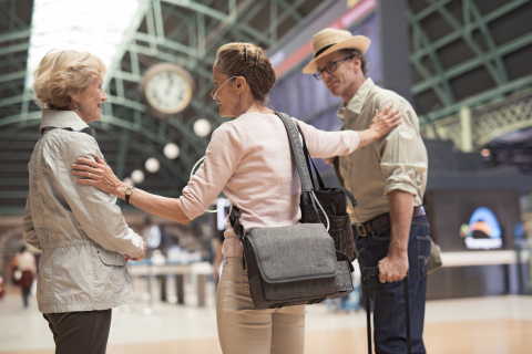 Woman traveling with ResMed Mobi portable oxygen concentrator (Photo: Business Wire)