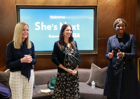 Visa揭幕为世界各地女性拥有小企业提供支持的全球倡议：She’s Next, Empowered by Visa。Visa高管Mary Ann Reilly（左）和Suzan Kereere（右）与Rebecca Minkoff公司及Female Founder Collective创始人Rebecca Minkoff（中）一同出席了在纽约市Hudson Yards举行的活动。（照片：美国商业资讯）