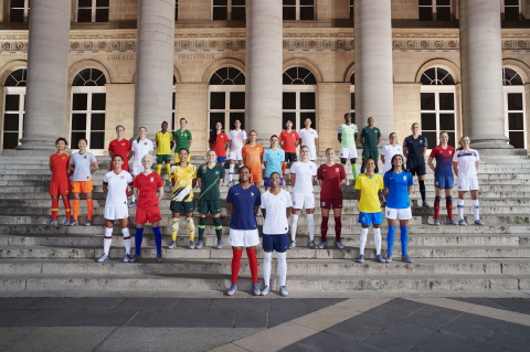 28 of the world’s top footballers joined Nike (NKE: NYSE) in Paris to unveil 14 National Team Collections. From left to right: Wang Shuang and Wu Haiyan (China); Sophie Schmidt and Janine Beckie (Canada); Alex Morgan and Megan Rapinoe (USA); Thembi Kgatlana and Janine Van Wyk (South Africa); Sam Kerr and Ellie Carpenter (Australia); María José Rojas and Karen Araya (Chile); Marie-Antoinette Katoto and Grace Geyoro (France); Lieke Martens and Danielle van de Donk (The Netherlands); Selgi Jang and Sohyun Cho (South Korea); Steph Houghton and Toni Duggan (England); Asisat Oshoala and Rasheedat Ajibade (Nigeria); Adriana Silva and Andressa Alves (Brasil); Annalie Longo and Hannah Wilkinson (New Zealand); and Caroline Graham Hansen and Frida Maanum (Norway). Photo Credit: Elaine Constantine