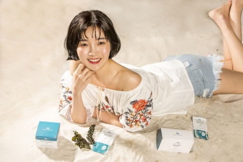 The Marine Mammals brand of GORANI Co., Ltd. is set to enter China with Korea's first cosmetic products containing seaweed extracts – Glow + Peeling Pad and Hydro-Boosting Mask Sheet. Actor Lee Jang-woo and former director Kim Seong-jun founded GORANI jointly. Lee is starring in a KBS 2TV weekend series 