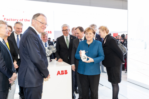 From right to left: Angela Merkel, Federal Chancellor; Stefan Löfven, Prime Minister of Sweden; Ulrich Spiesshofer, CEO ABB; Bernd Althusmann, Economic Minister of Lower Saxony; Stefan Weil, Prime Minister Lower Saxony; Hans-Georg Krabbe, Managing Director Germany; Anja Karliczek, Federal Minister of Education and Research; Jacob Wallenberg, Vice Chairman of the Board of Directors ABB (Photo: Business Wire)