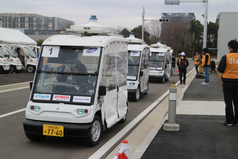 在日本汽車人工智慧挑戰賽上，自動駕駛小型賽車均配備Velodyne Puck™雷射雷達感測器。（照片：美國商業資訊）
