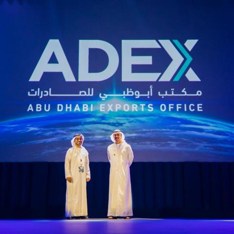 從右至左：外交和國際合作部長兼阿布達比發展基金(ADFD)副董事長Sheikh Abdullah bin Zayed Al Nahyan殿下和ADFD總幹事Mohammed Saif Al Suwaidi閣下在阿布達比ADEX正式啟動儀式上（照片：AETOSWire）