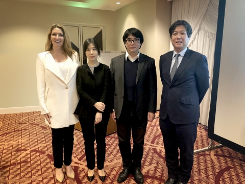 Lucy Gildea博士（玫琳凯公司）、Sang Eun Lee医生、Gyohei Egawa医生和Akimichi Morita医生（照片：玫琳凯公司） 