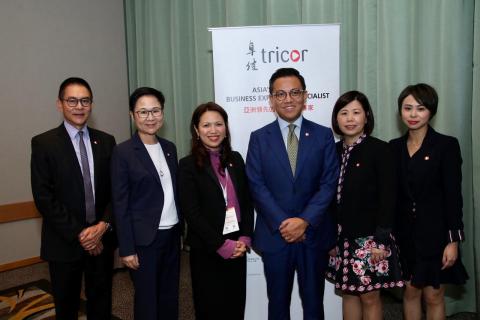From left to right: Michael Shue (Managing Director of Trust Services) , Wendy Kam (Executive Director of Corporate Services), Catharine Wong (Executive Director and Head of Investor Services), Joe Wan (Chief Executive Officer, Chairman of Federation of Share Registrars Limited), Conbie Siu (Executive Director of Business Services) and Edith Chan (Director of Staffing Solutions) (Photo: Business Wire)