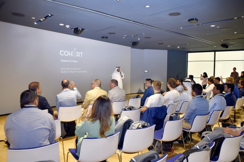 迪拜未来加速器计划在第六期活动中召集参与者集思广益，寻找创新的解决方案（照片：AETOSWire）