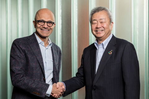 微軟執行長Satya Nadella（左）和NTT執行長Jun Sawada（右）（照片：美國商業資訊） 