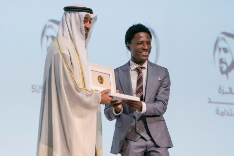 Sheikh Mohamed Bin Zayed殿下和迦納Okuafo Foundation的得獎者（照片：AETOSWire）