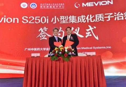 金沙洲医院院长刘文生（右）和Mevion Medical Systems董事长Lawrence Yuan Tian博士在采购协议签约仪式上。（照片：美国商业资讯） 