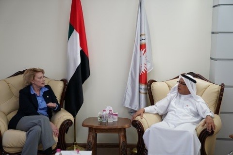 AURAK校长Hassan Hamdan Al Alkim教授和阿帕拉契州立大学校长Sheri Everts博士在访问期间交流。（照片：AETOSWire）