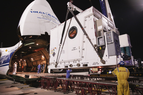 Transferring the probe via a special truck (Photo: AETOSWire)