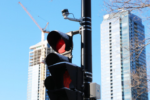 Blue City Technology使用Velodyne Ultra Puck传感器来收集有关车辆、行人和骑行者等道路使用者的可靠、详细的交通数据，同时保持匿名性。（照片：Blue City Technology）