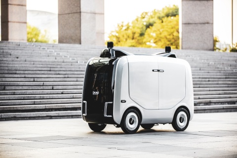 Alibaba Cloud unveiled autonomous logistics robot for last-mile deliveries (Photo: Business Wire)