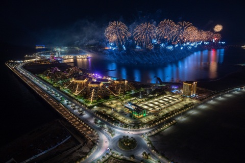 哈伊馬角以全球頂級煙火盛宴迎接2021年的到來（照片：AETOSWire） 