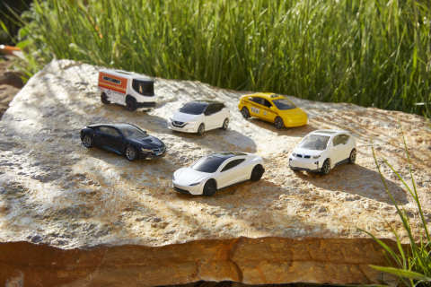 A new Matchbox EV-themed five-pack is now available with a paper foam inner tray. (Photo: Business Wire)