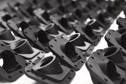 Stratasys Origin One 3D打印机专为批量生产应用而设计，例如这些摄像头外壳。(照片：美国商业资讯) 