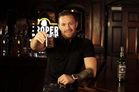 Conor McGregor和Proximo達成長期協定，繼續就Proper No. Twelve Irish Whiskey展開合作。（照片：美國商業資訊）
