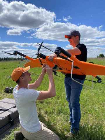 TOPODRONE将在其勘测解决方案中使用Velodyne Lidar的Puck™、Puck Hi-Res™和Ultra Puck™作为3D数据感知和绘图传感器。TOPODRONE解决方案可安装在无人机、垂直起降(VTOL)无人航空器(UAV)和背包系统上，实现移动激光扫描。（照片：TOPODRONE） 