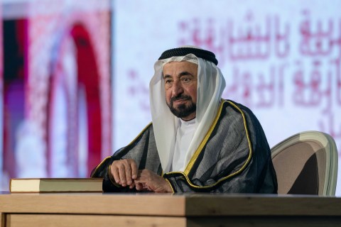 沙迦酋长出席在沙迦国际书展上举行的《阿拉伯语历史语料库》发布仪式（照片：AETOSWire）