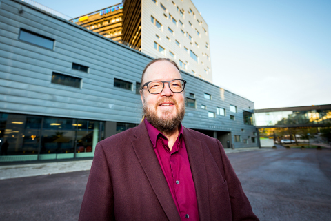 Professor Jari Nurmi is coordinating the APROPOS project and co-supervising four of its researchers. His current research interests include approximate and reconfigurable computing, software-defined radio and networks, and wireless positioning hardware. Photo: Sari Laapotti