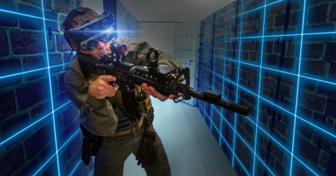 SRCE是市場上唯一的無纜擴增實境訓練解決方案——允許最多4名受訓者使用模擬武器和戰術裝備進行訓練。（照片：美國商業資訊） 