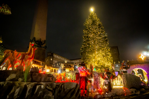 Peruvian Nativity scene is displayed at Saint Peter's Square in Vatican City, Vatican. © PROMPERÚ