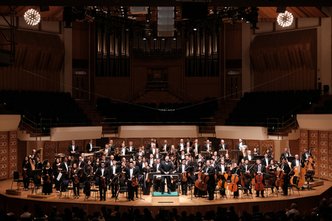 荣获《留声机》杂志2019年“年度管弦乐团大奖”的香港管弦乐团将于西九文化区的户外跨年倒数演唱会上献上动人演奏来迎接新年。 (摄影：嘉霖/港乐)