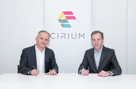 Jeremy Bowen, Cirium CEO and Don Thoma, Aireon CEO meet to sign the new deal to bring together Aireon's global flight tracking data with Cirium's complete database of fleet, flight status and airline schedules. (Photo: Business Wire)