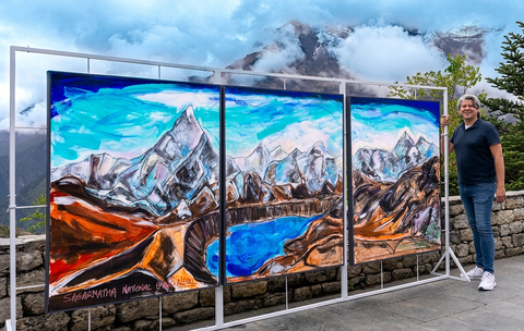 Marcus Shafer with Jafri's Everest Painting (Photo: AETOSWire)