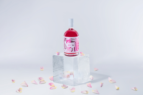 Arctic Blue Gin Rose标志着公司进军快速增长的调味杜松子酒领域。其味道基于屡获殊荣的Arctic Blue Gin，香味和口感中带有一丝肉桂玫瑰花瓣的气息。（照片：美国商业资讯）